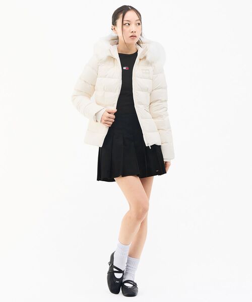 tommy jeans（トミー ジーンズ）の「【ZOZO限定】ファーフード ショートダウンジャケット（ダウンジャケット/コート・レディース・ブラック/ホワイト・X-SMALL/MEDIUM/SMALL）」の8枚目の写真