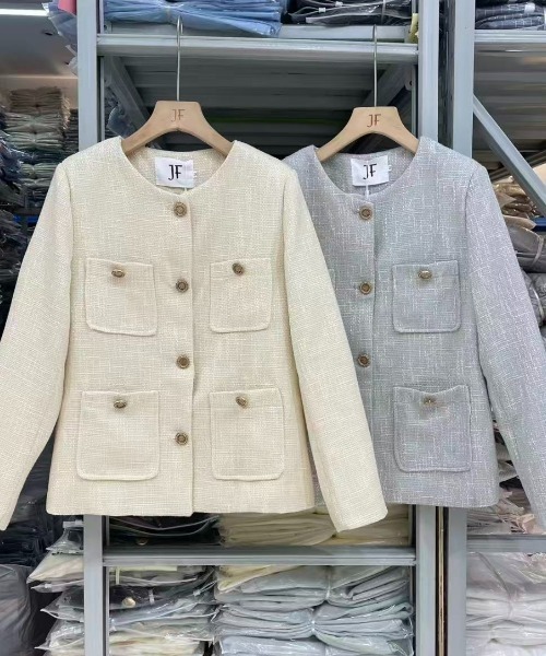 AMAJI(アマジ)の「4ポケット ノーカラージャケット(ノーカラージャケット・レディース・ベージュ/ライトグリーン・MEDIUM/LARGE)」の5枚目の写真