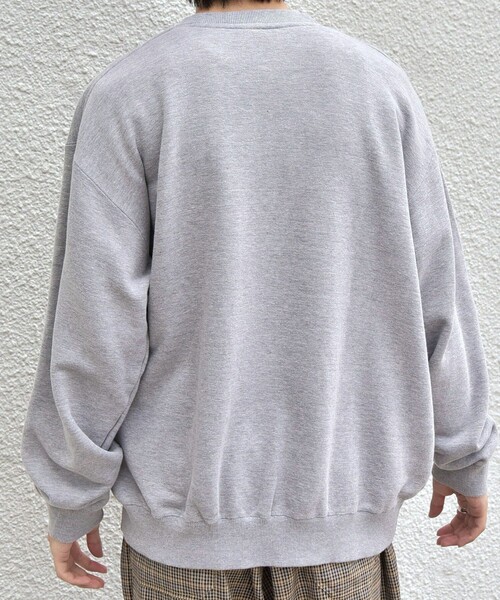 SHIPS any(シップス エニィ)の「SCREEN STARS: カレッジ プリント リラックス スウェット◆(スウェット・メンズ・カーキ/グレー・LARGE/MEDIUM)」の7枚目の写真
