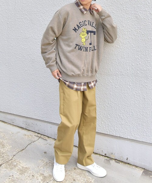 SHIPS any(シップス エニィ)の「SCREEN STARS: カレッジ プリント リラックス スウェット◆(スウェット・メンズ・カーキ/グレー・LARGE/MEDIUM)」の9枚目の写真