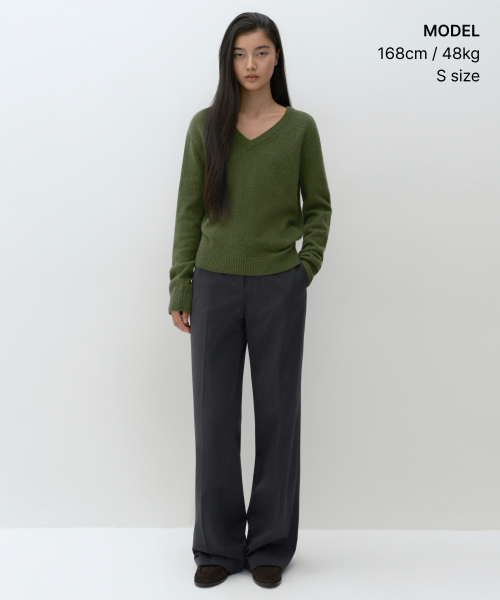 MUSINSA STANDARD WOMAN（ムシンサスタンダードウーマン）の「[ビクトリアウール] ウィメンズ Vネックニット [モス]（ニット/セーター・レディース・その他・MEDIUM/LARGE/X-SMALL）」の2枚目の写真