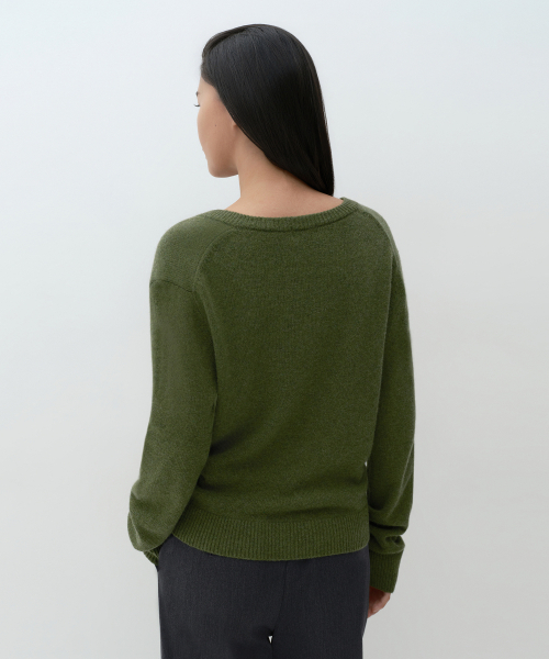 MUSINSA STANDARD WOMAN（ムシンサスタンダードウーマン）の「[ビクトリアウール] ウィメンズ Vネックニット [モス]（ニット/セーター・レディース・その他・MEDIUM/LARGE/X-SMALL）」の3枚目の写真