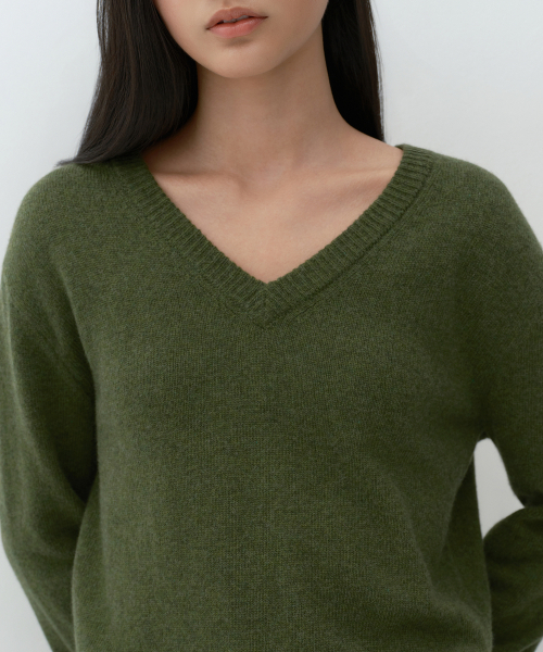 MUSINSA STANDARD WOMAN（ムシンサスタンダードウーマン）の「[ビクトリアウール] ウィメンズ Vネックニット [モス]（ニット/セーター・レディース・その他・MEDIUM/LARGE/X-SMALL）」の4枚目の写真