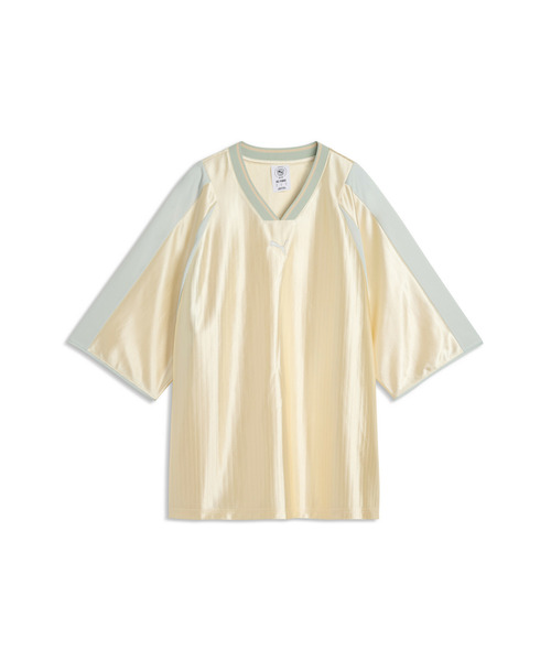 PUMA(プーマ)の「PUMA プーマ ウィメンズ オーバーサイズ フットボール ジャージ(Tシャツ/カットソー・レディース・クリーム/ブラック・X-LARGE/LARGE/SMALL/MEDIUM)」の5枚目の写真