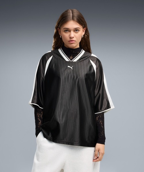 PUMA(プーマ)の「PUMA プーマ ウィメンズ オーバーサイズ フットボール ジャージ(Tシャツ/カットソー・レディース・クリーム/ブラック・X-LARGE/LARGE/SMALL/MEDIUM)」の2枚目の写真