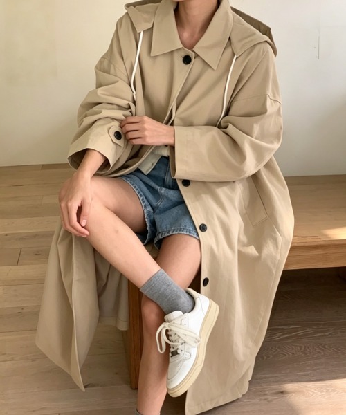 Aelina(エリナ)の「取り外し可能なフード付きロング丈トレンチコート(トレンチコート・レディース・ブラック/オフホワイト/モカ・FREE)」の1枚目の写真
