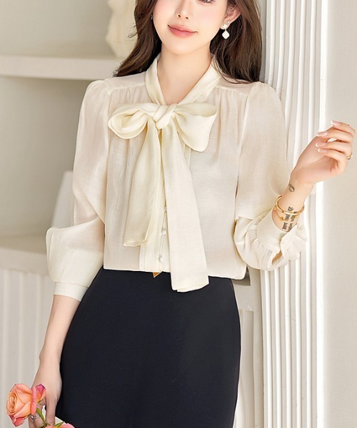 LUCPY（ラクピー）の「シアーボウタイリボンブラウス（シャツ/ブラウス・レディース・ホワイト・MEDIUM/LARGE/X-LARGE/SMALL）」の3枚目の写真
