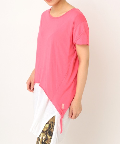 RNA（アールエヌエー）の「M0680 ツイストスリーブTシャツ（Tシャツ/カットソー・レディース・ホワイト/ピンク/ブラック・MEDIUM）」の13枚目の写真