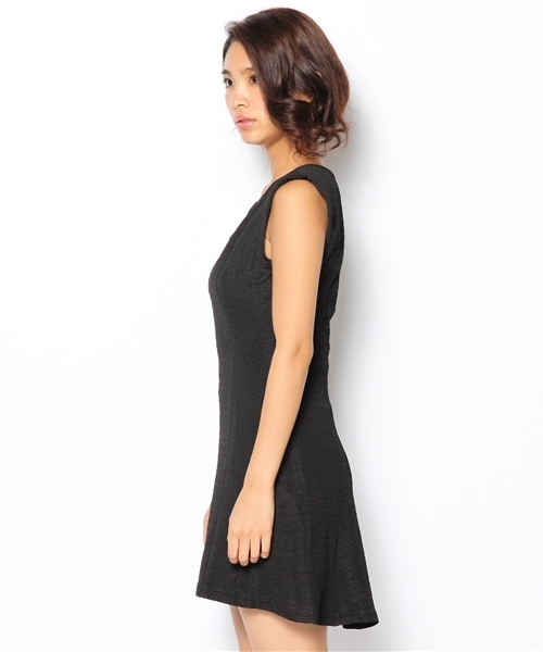 LILIDIA（リリディア）の「パワーショルダーパネルフレアOP（ワンピース・レディース・ライトベージュ/ワインレッド/ブラック・1/2）」の8枚目の写真