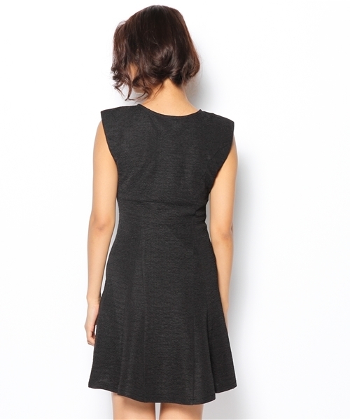 LILIDIA（リリディア）の「パワーショルダーパネルフレアOP（ワンピース・レディース・ライトベージュ/ワインレッド/ブラック・1/2）」の9枚目の写真