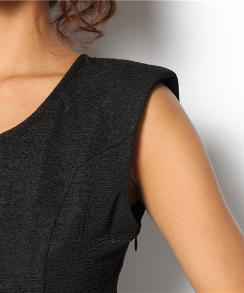 LILIDIA（リリディア）の「パワーショルダーパネルフレアOP（ワンピース・レディース・ライトベージュ/ワインレッド/ブラック・1/2）」の12枚目の写真