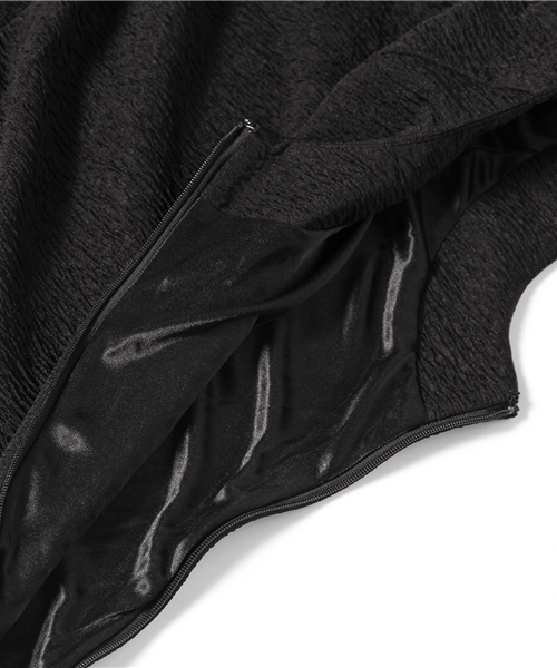 LILIDIA（リリディア）の「パワーショルダーパネルフレアOP（ワンピース・レディース・ライトベージュ/ワインレッド/ブラック・1/2）」の4枚目の写真