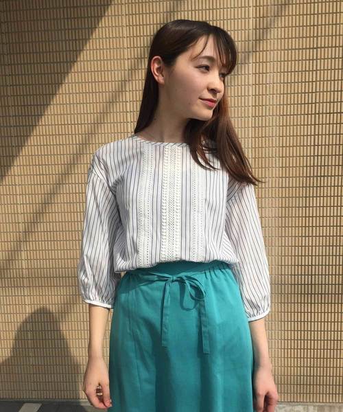 Petit Honfleur（プチオンフルール）の「◇カタログ掲載◇レース使いプルオーバー（Tシャツ/カットソー・レディース・ホワイト/ブルー/アイボリー・11号/13号/9号）」の2枚目の写真