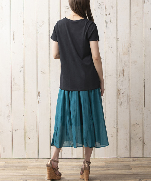 BELLUNA PLUS（ベルーナ）の「ビジュー付スカラップデザインプルオーバー（Tシャツ/カットソー・レディース・ネイビー/ブルー/イエロー系その他/レッド系その他・MEDIUM/LARGE/X-LARGE）」の7枚目の写真