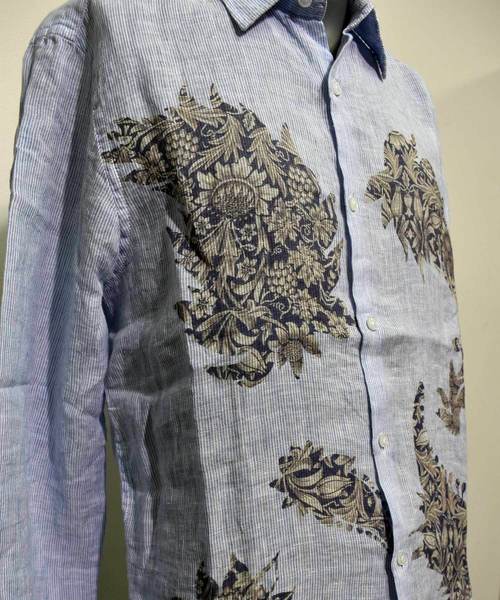 291295＝HOMME（ニーキューイチニーキューゴーオム）の「【LOST IN ALBION】　プリントリネンシャツ　サックス（シャツ/ブラウス・メンズ・ブルー系その他/ブルー系その他2・46/48）」の5枚目の写真