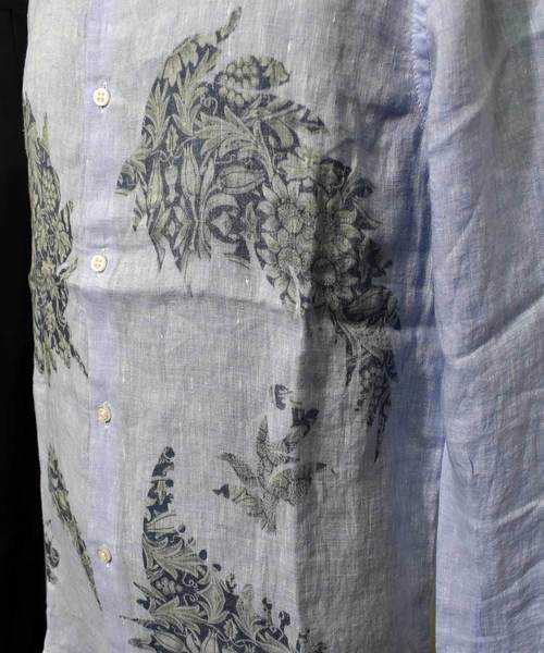 291295＝HOMME（ニーキューイチニーキューゴーオム）の「【LOST IN ALBION】　プリントリネンシャツ　サックス（シャツ/ブラウス・メンズ・ブルー系その他/ブルー系その他2・46/48）」の6枚目の写真