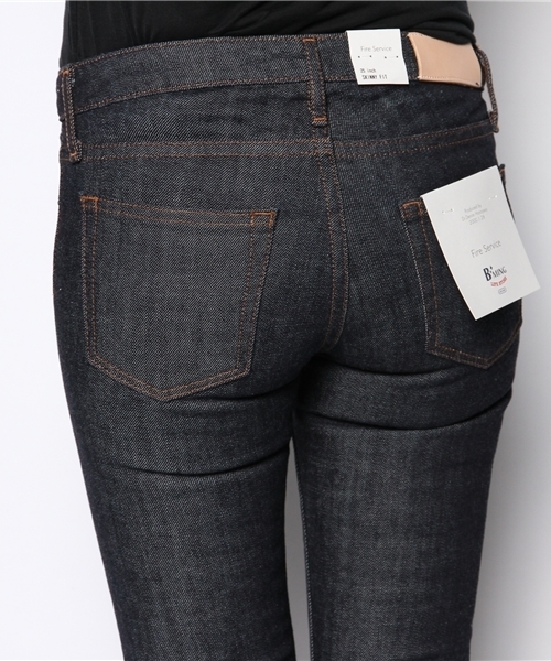 B:MING by BEAMS（ビーミングバイビームス）の「FIRE SERVICE × ビーミング by ビームス / ＜別注＞スキニーデニム（デニムパンツ・レディース・インディゴブルー・26inch/28inch/27inch/25inch）」の6枚目の写真