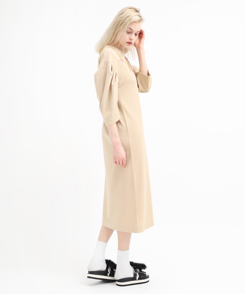 RNA（アールエヌエー）の「M1323 スリーブデザインマキシTシャツワンピース（ワンピース・レディース・ホワイト/ベージュ/ブラック・MEDIUM）」の7枚目の写真