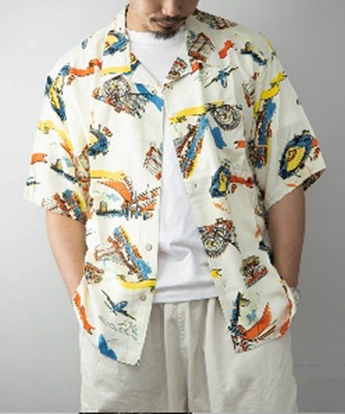 STYLEBLOCK（スタイルブロック）の「レーヨンオープンカラービッグアロハシャツ（シャツ/ブラウス・メンズ・ブルー/ブラック系その他2/ホワイト系その他/ブラック系その他3/ホワイト/ブラック/ブラック系その他/ネイビー/ホワイト系その他2/イエロー・L/M/LL）」の2枚目の写真