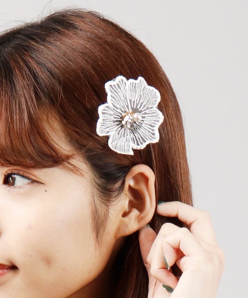 Ree&Mee（リーアンドミー）の「Ree＆Mee ビジュー付き フラワー ポニーフック（バレッタ/ヘアクリップ・レディース・パープル/ホワイト/グリーン/オレンジ・FREE）」の15枚目の写真