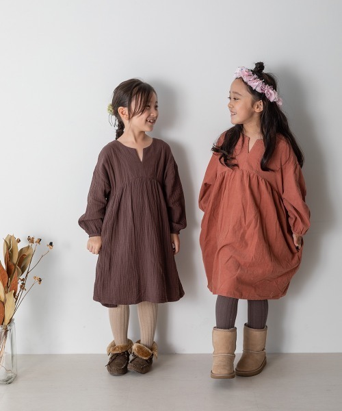 MAKE YOUR DAY（メイクユアデイ）の「ギャザー切替ワンピース■80～140cm（ワンピース・キッズ・ダークグリーン/ベージュ/ダークブラウン/ブラウン/サーモンピンク/ピンク・140/90/120/80/130/100/110）」の19枚目の写真