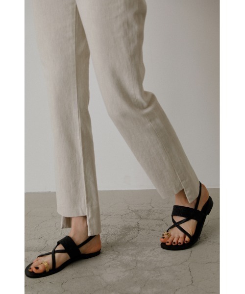 RIM.ARK(リムアーク)の「Hem asymmetry denim(デニムパンツ・レディース・ホワイト/ブラック/ベージュ・38/36)」の2枚目の写真