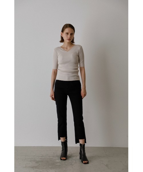 RIM.ARK(リムアーク)の「Hem asymmetry denim(デニムパンツ・レディース・ホワイト/ブラック/ベージュ・38/36)」の3枚目の写真