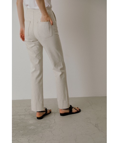 RIM.ARK(リムアーク)の「Hem asymmetry denim(デニムパンツ・レディース・ホワイト/ブラック/ベージュ・38/36)」の4枚目の写真