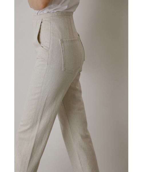 RIM.ARK(リムアーク)の「Hem asymmetry denim(デニムパンツ・レディース・ホワイト/ブラック/ベージュ・38/36)」の5枚目の写真
