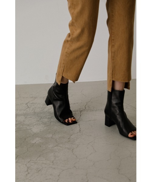 RIM.ARK(リムアーク)の「Hem asymmetry denim(デニムパンツ・レディース・ホワイト/ブラック/ベージュ・38/36)」の12枚目の写真