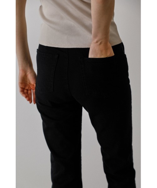 RIM.ARK(リムアーク)の「Hem asymmetry denim(デニムパンツ・レディース・ホワイト/ブラック/ベージュ・38/36)」の18枚目の写真