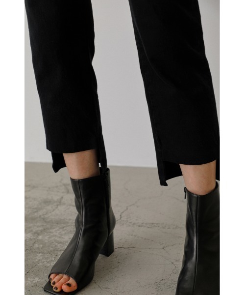 RIM.ARK(リムアーク)の「Hem asymmetry denim(デニムパンツ・レディース・ホワイト/ブラック/ベージュ・38/36)」の19枚目の写真