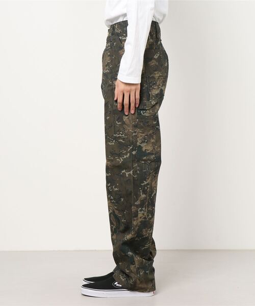 Carhartt WIP（カーハートダブリューアイピー）の「SINGLE KNEE PANT（その他パンツ・メンズ・ブラウン系カモフラージュ・32inch/30inch/34inch/36inch）」の2枚目の写真