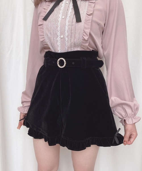 Honey Cinnamon（ハニーシナモン）の「パールバックルベロアショート 