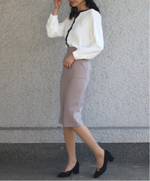 TRUDEA（トルディア）の「リバーストレッチ貼りポケットタイトスカート（スカート・レディース・ネイビー/グレイッシュベージュ/ラベンダー/モカ・LARGE/MEDIUM/SMALL）」の13枚目の写真