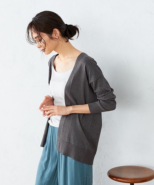 COMME CA ISM(コムサイズム)の「ラメ ニットカーディガン(カーディガン/ボレロ・レディース・ベージュ/ブルー/チャコール・MEDIUM/LARGE)」の6枚目の写真