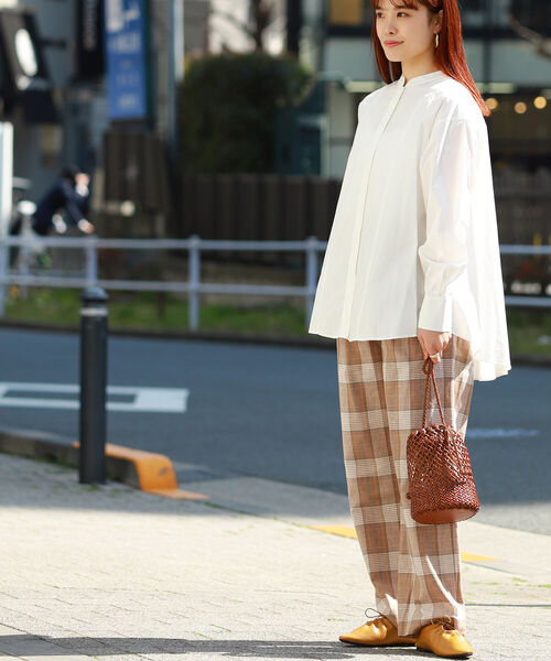 Ray BEAMS(レイビームス)の「Ray BEAMS / バック タック フレア シャツ(シャツ/ブラウス・レディース・ベージュ/ホワイト/ブラック・ONE SIZE)」の6枚目の写真