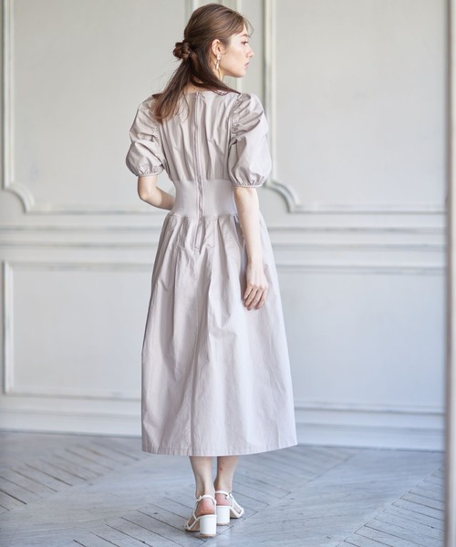 tocco closet（トッコ　クローゼット）の「ウエストリブパワーショルダーコットンワンピース【ZOZO限定カラーあり】（ワンピース・レディース・サックスブルー/アイボリー/グレイッシュベージュ/ライトカーキ/ベージュ・M）」の11枚目の写真