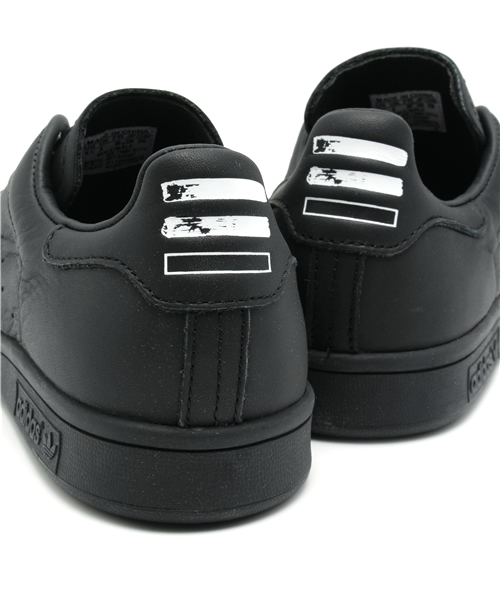 adidas Originals（アディダスオリジナルス）の「ウィメンズ アディダス ファレルウィリアムズ スタンスミス ソリッド PW STAN SMITH SOLID（スニーカー・レディース・ブルー/ブラック/レッド・24cm/23cm/22cm/23.5cm/22.5cm/24.5cm/29.5cm/29cm/25cm/28.5cm）」の4枚目の写真