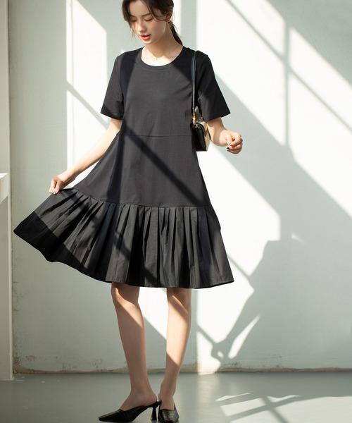 SAISON DE PAPILLON（セゾンドパピヨン）の「プリーツヘムTシャツワンピース（ワンピース・レディース・ブラック・S/M/L）」の2枚目の写真
