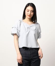 袖コンシャス胸切替ブラウス