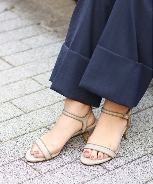 LE TALON（ルタロン）の「5cmパイピングストラップサンダル◆（サンダル・レディース・ライトグレー/イエロー・SMALL/MEDIUM/LARGE/X-LARGE/X-SMALL）」の2枚目の写真