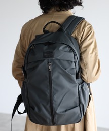 【グッシオ ウォーモ】撥水ナイロンバックパック　センタファスナー　デイパック リップストップ　本革付属