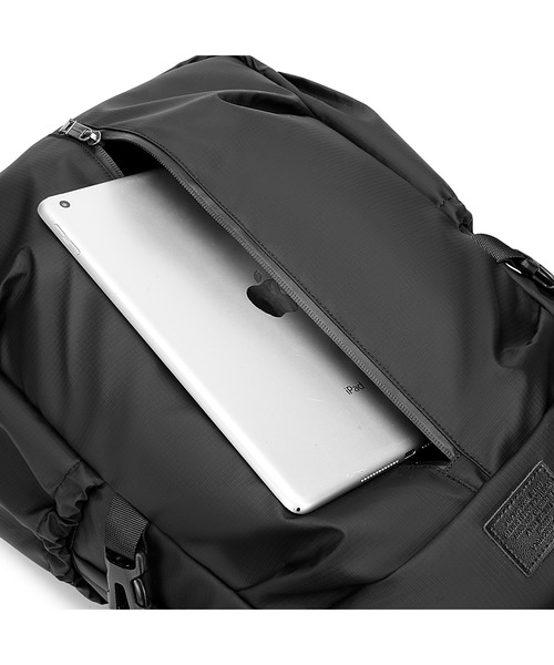 GUSCIO UOMO（グッシオ ウォーモ）の「【グッシオ ウォーモ】撥水ナイロンバックパック　センタファスナー　デイパック リップストップ　本革付属（バックパック/リュック・メンズ・ブラック/グレー/ライトグレー/ネイビー・FREE）」の7枚目の写真