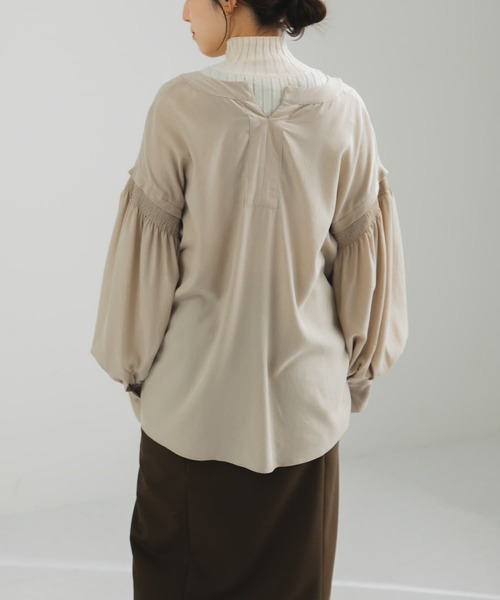 LAATO(ラート)の「LANTAN VOLUME BLOUSE(シャツ/ブラウス・レディース・ブラック/ベージュ/パープル・FREE)」の15枚目の写真