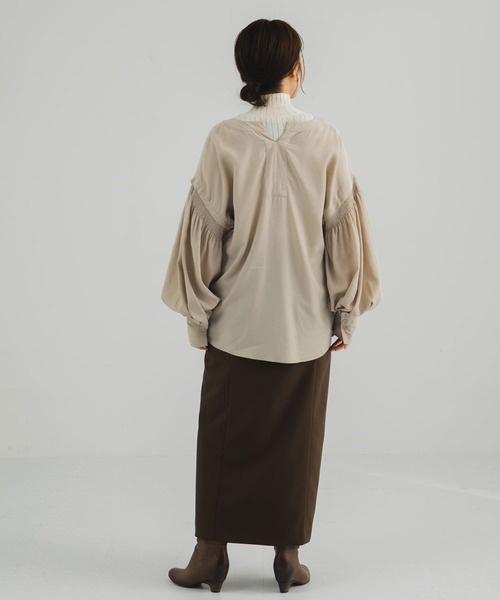 LAATO(ラート)の「LANTAN VOLUME BLOUSE(シャツ/ブラウス・レディース・ブラック/ベージュ/パープル・FREE)」の19枚目の写真