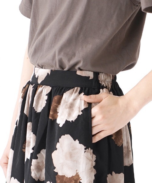 MIMIMEMETE(ミミメメット)の「セピアフラワー マキシスカート(スカート・レディース・ブラック・フリー)」の2枚目の写真