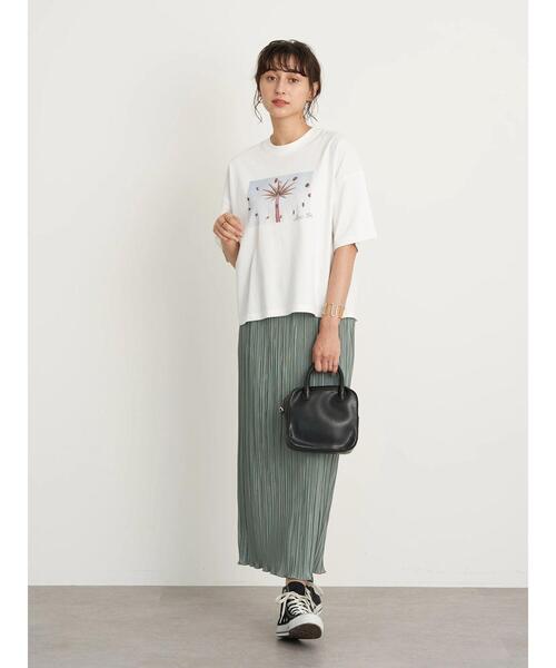 earth music&ecology（アースミュージックアンドエコロジー）の「エモーショナルフォトプリントTシャツ ＊（Tシャツ/カットソー・レディース・アイボリー/イエロー/サックスブルー/ブラック・FREE）」の18枚目の写真