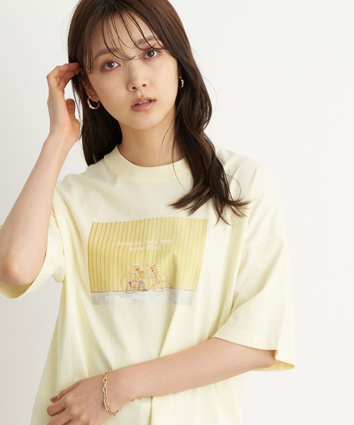 earth music&ecology（アースミュージックアンドエコロジー）の「エモーショナルフォトプリントTシャツ ＊（Tシャツ/カットソー・レディース・アイボリー/イエロー/サックスブルー/ブラック・FREE）」の4枚目の写真