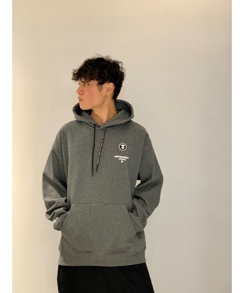 AAPE BY A BATHING APE(エーエイプバイアベイシングエイプ)の「AAPE NOW HOODIE(パーカー・メンズ・グレー系その他3/ブラック/ベージュ系その他3/カーキ/ブラウン系その他2/バーガンディー/イエロー系その他/ホワイト/ヘザーグレー/ターコイズブルー/ピンク/パープル系その他2・LARGE/MEDIUM/SMALL/XX-LARGE/X-LARGE)」の4枚目の写真